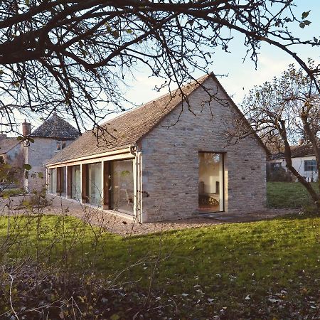 High Cogges Farm Holiday Cottages - The Cart Shed Уитни Екстериор снимка
