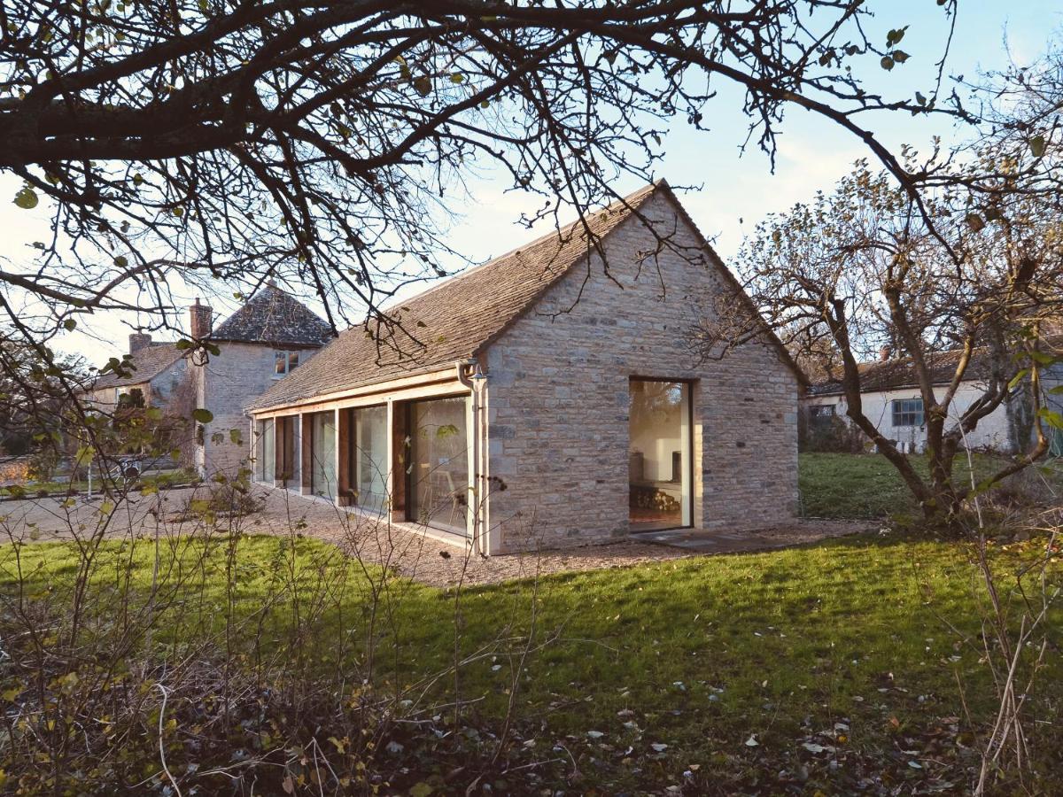 High Cogges Farm Holiday Cottages - The Cart Shed Уитни Екстериор снимка